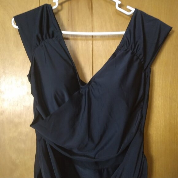 Meet Curve Women's Large Black One Piece Bathing Suit V-Neck Beach Travel - Picture 2 of 7